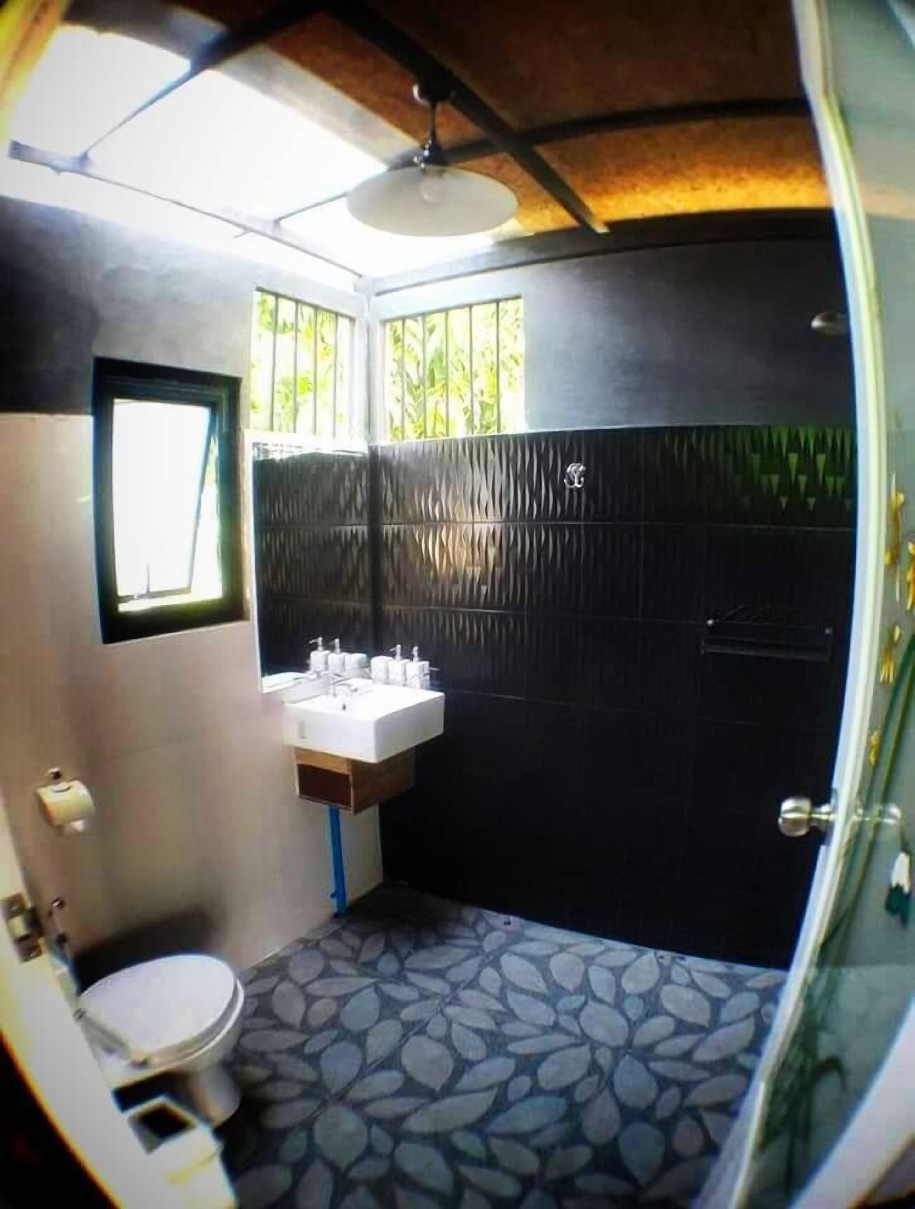 shower, free toiletries, towels