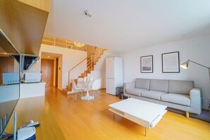 Loft superior | Minibar, escritorio, cortinas opacas y wifi gratis