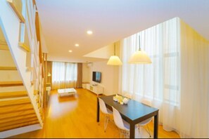 Executive Loft, 2 Bedrooms | Living area | Smart TV - More Residence Lujiazui Shanghai (Shanghai)