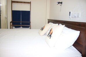 In-room safe, desk, free WiFi - Under Water Safaris (Trincomalee)