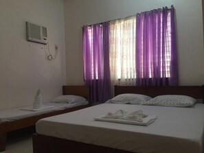 Standard Room (Airconditioned) | Bed sheets - Tay LeLong's Pension House (Taytay)