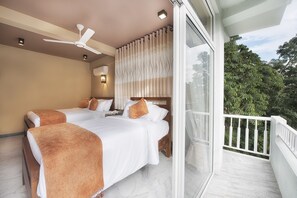 Kamar Triple Deluks | 1 kamar tidur, seprai premium, brankas, dan meja kerja