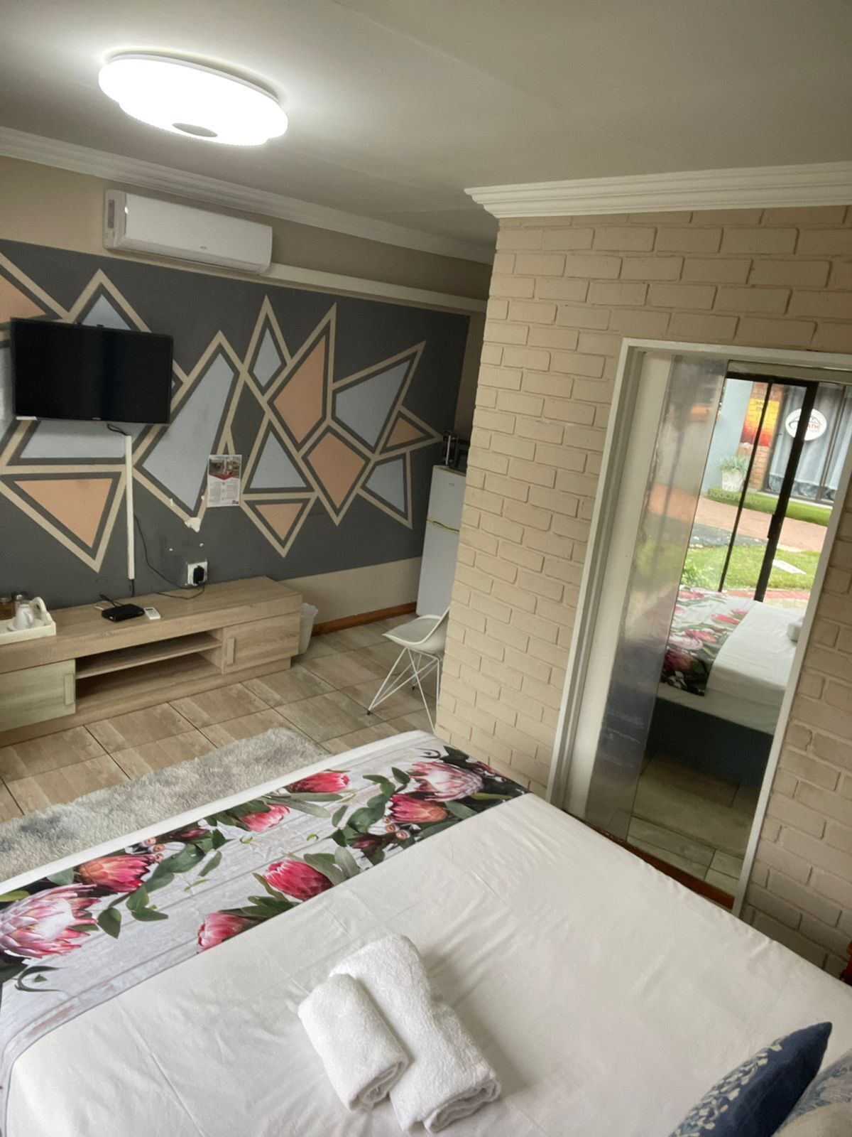 Deluxe Room | 2 bedrooms, in-room safe, desk, iron/ironing board
