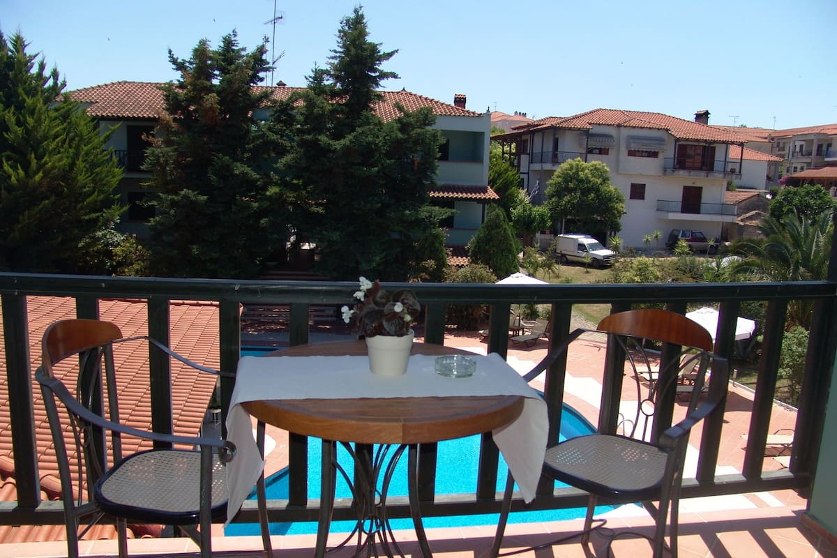 Quadruple Room | Iron/ironing board, free cribs/infant beds, free WiFi, bed sheets