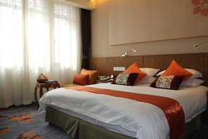 Minibar, in-room safe, desk, blackout curtains - Jiuhua Mountain Julong Hotel (Chizhou)