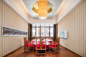 Breakfast, lunch and dinner served - Jiuhua Mountain Julong Hotel (Chizhou)