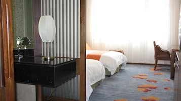Deluxe Twin Room (Mainland China Domestic Guests Only) | Minibar, in-room safe, desk, blackout drapes