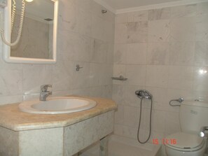 Shower, free toiletries, hair dryer, towels
