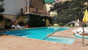 Seasonal outdoor pool - Hotel París (Lanjaron)