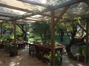 Outdoor dining - Narnia Hotel (Kas)
