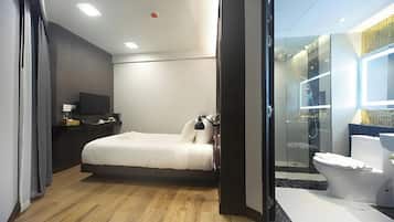 Single Business Room | Minibar, in-room safe, desk, free WiFi