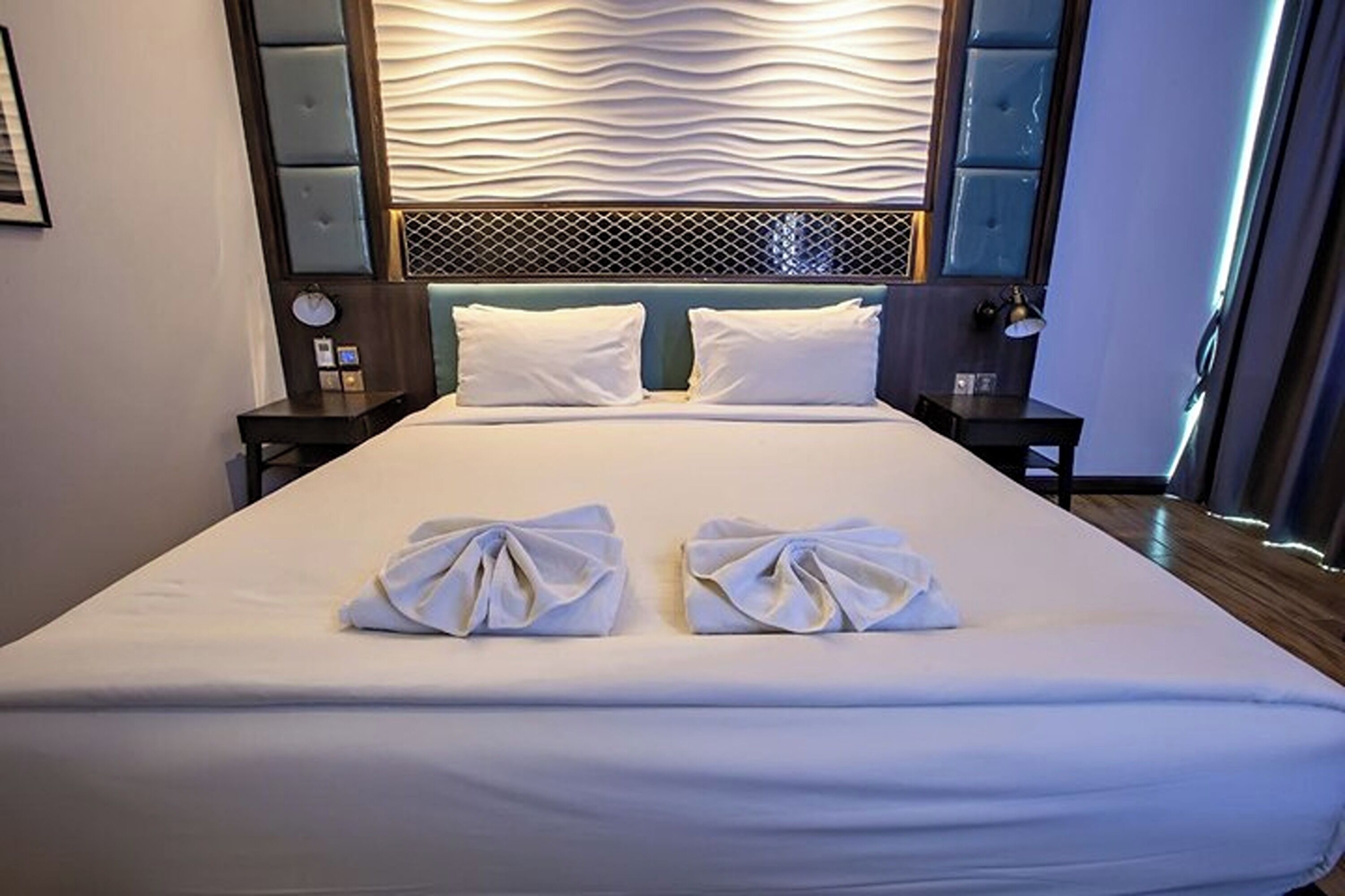 deluxe double room  | minibar, in-room safe, desk, free wifi