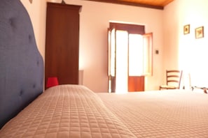Camas extras/dobráveis (sobretaxa), Wi-Fi de cortesia, roupa de cama