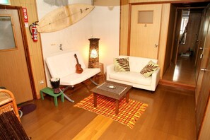 Living room - emix ishigaki - Hostel (Ishigaki)