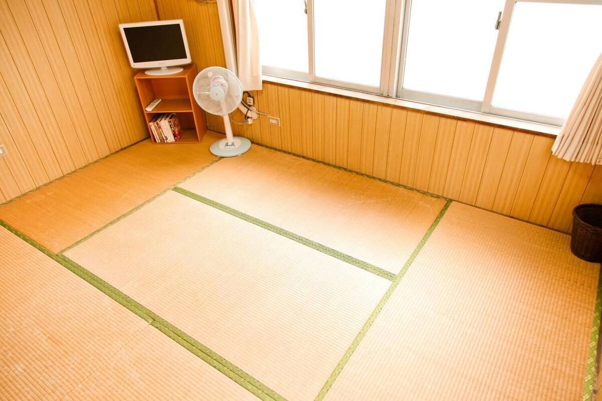 Japanese-Style Triple Room, Shared Bathroom | WiFi (free), bed sheets