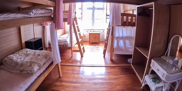 واي فاي مجانًا وملاءات أسرّة