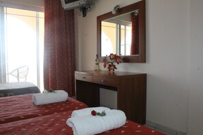 Standard Studio | In-room safe, soundproofing, iron/ironing board, cribs/infant beds - Lido Sofia Apartments (Corfu)