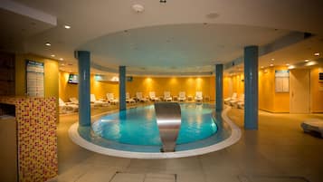 Indoor pool, sun loungers