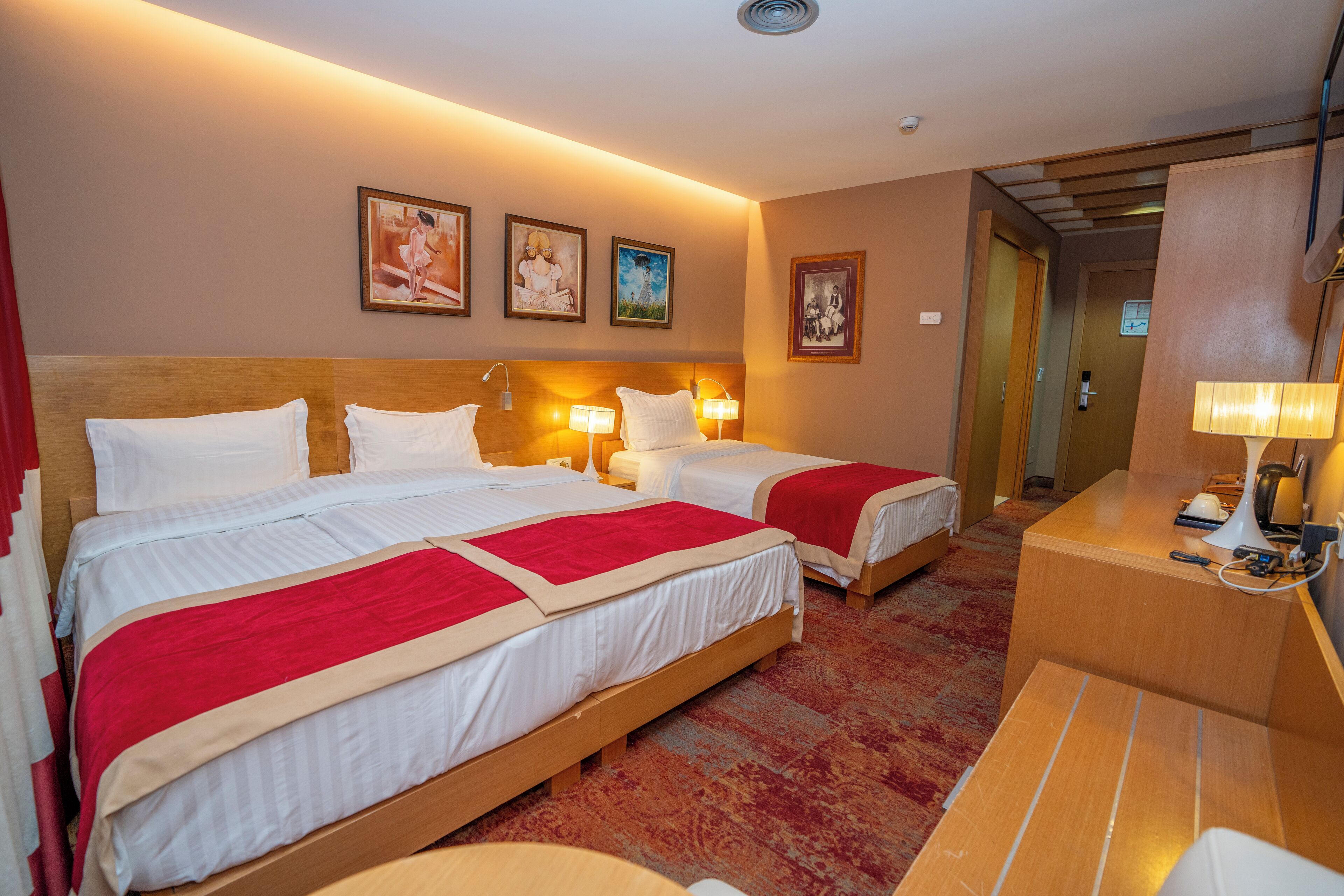 triple room | 1 bedroom, minibar, in-room safe, soundproofing