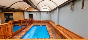 حمام سباحة