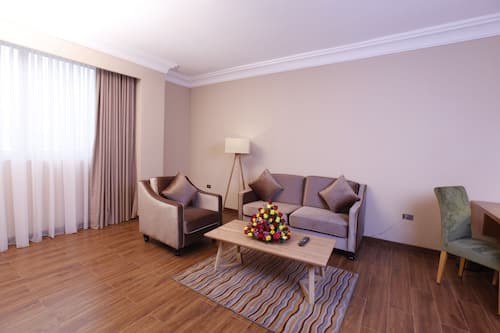 Executive Apartment, 1 Bedroom, Accessible | Living room