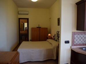 防音設備、WiFi (無料)、ベッドシーツ