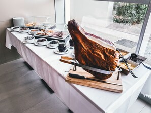 Free daily buffet breakfast - Joel Hotel (Novalja)