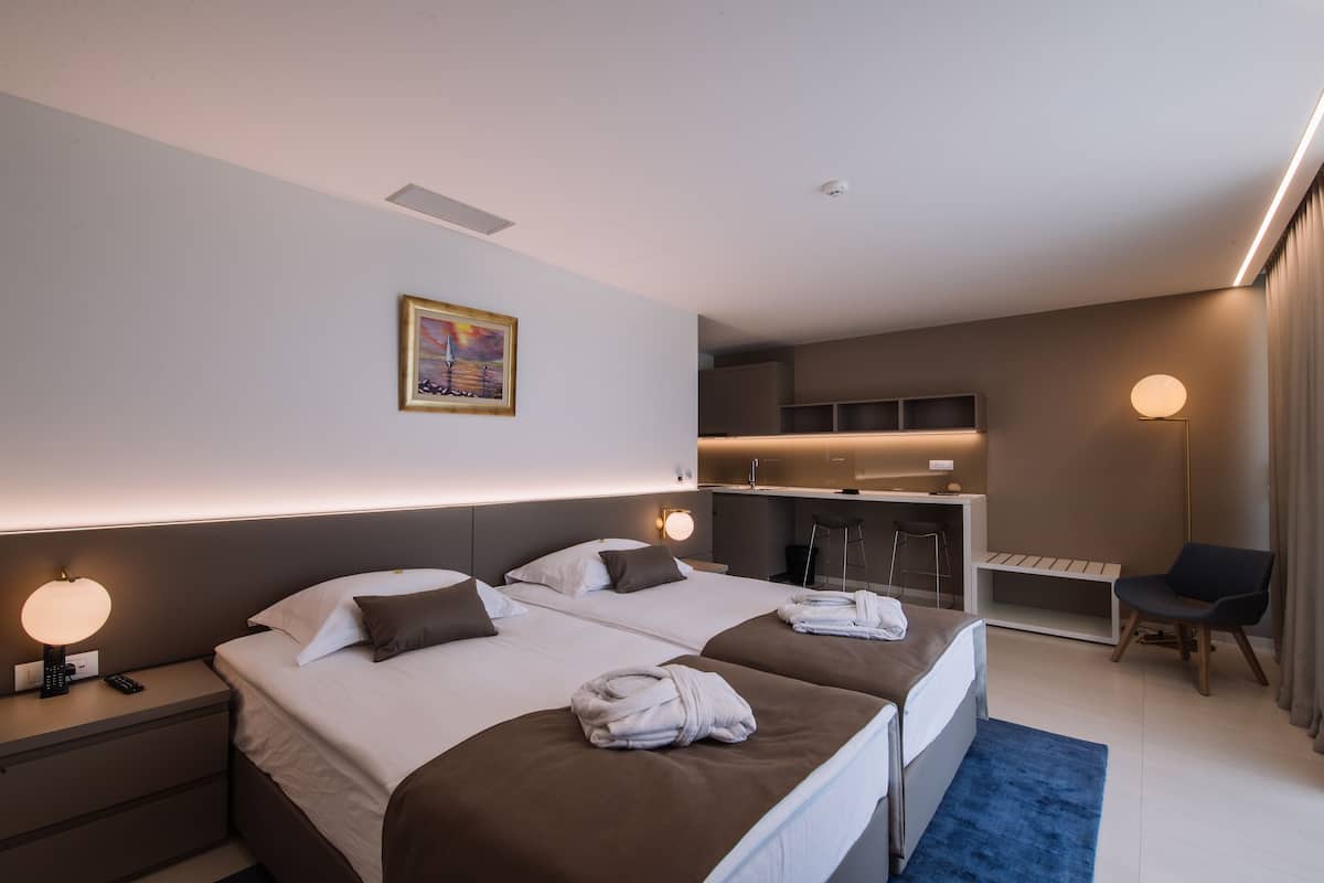 Superior Studio, Balcony, Sea View | 1 bedroom, in-room safe, desk, soundproofing