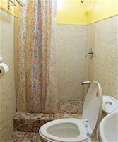 House, 3 Bedrooms | Bathroom | Shower, towels