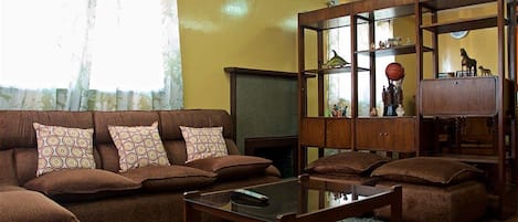 House, 3 Bedrooms | Living room