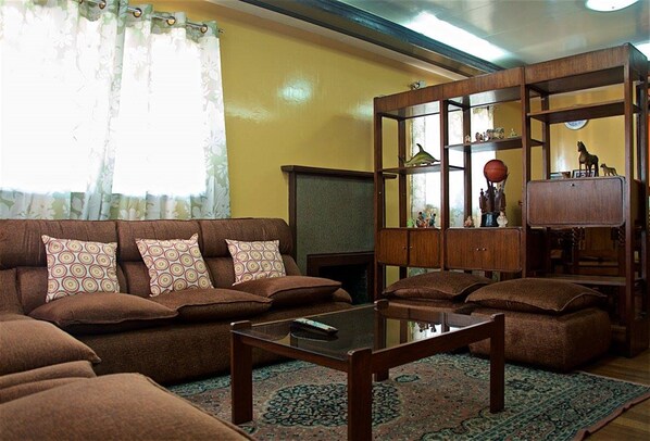 House, 3 Bedrooms | Living room | Flat-screen TV - Sweet Star Transient Home (Baguio)