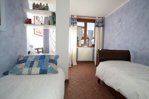 Iron/ironing board, free WiFi, bed sheets