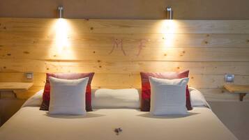 Superior Double or Twin Room | Minibar, individually decorated, individually furnished