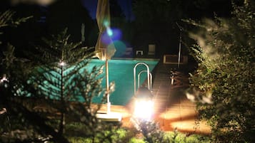 Sæsonbestemt udendørs pool, liggestole