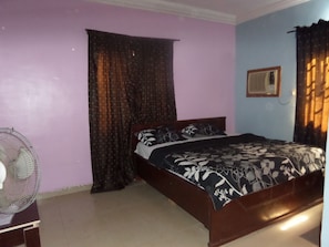 1 bedroom, desk, laptop workspace, free WiFi - Royal Infinity International Hotel (Lagos)