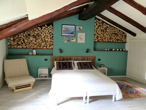 Romantic Penthouse | Desk, laptop workspace, free cots/infant beds, free WiFi - Maison de la Montagne (Arvier)