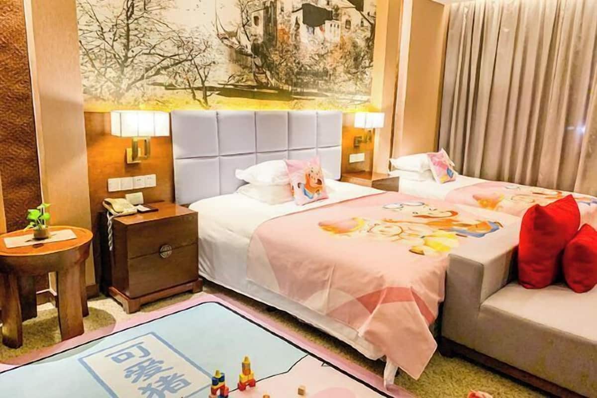 Premium bedding, minibar, in-room safe, desk