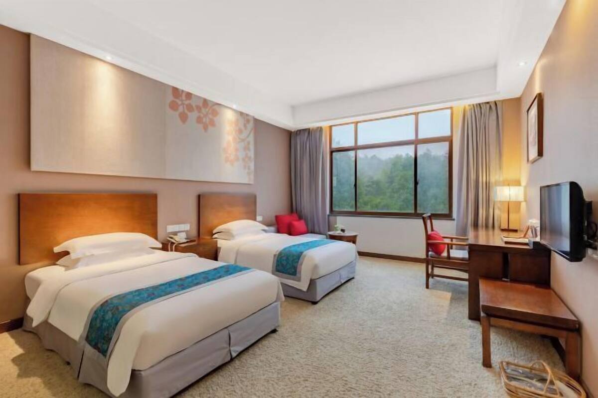 Premium bedding, minibar, in-room safe, desk