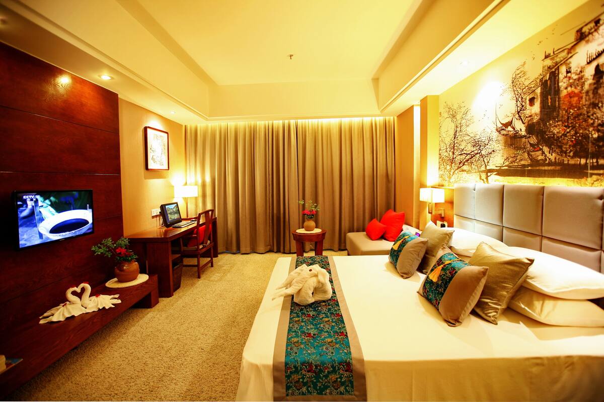 Deluxe Double Room | Premium bedding, minibar, in-room safe, desk