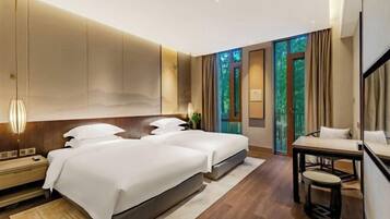 Premium bedding, minibar, in-room safe, desk