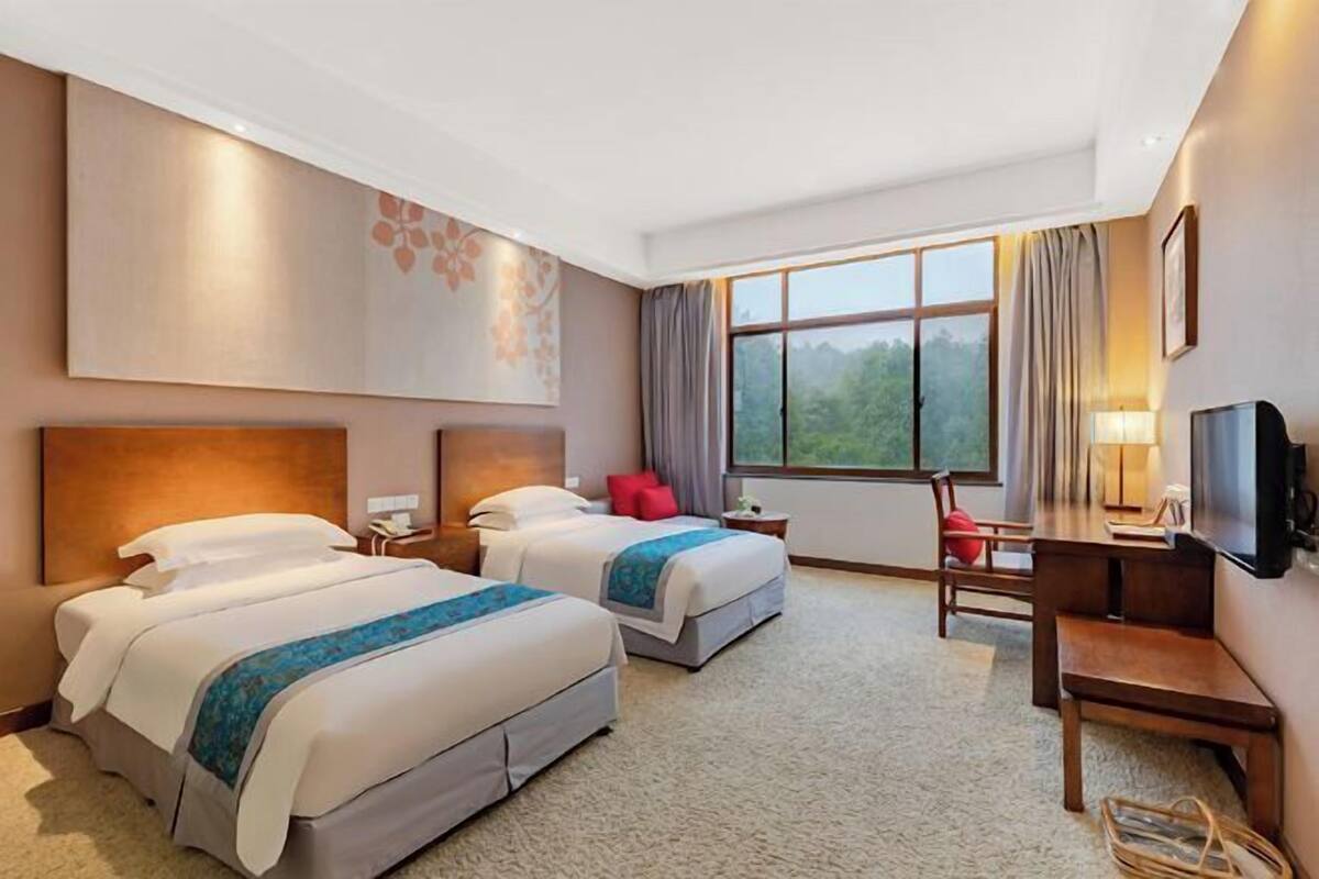 Premium bedding, minibar, in-room safe, desk