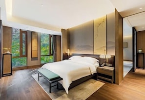 Premium bedding, minibar, in-room safe, desk