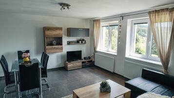 Classic Suite ( 4) | Desk, cots/infant beds, free WiFi, bed sheets