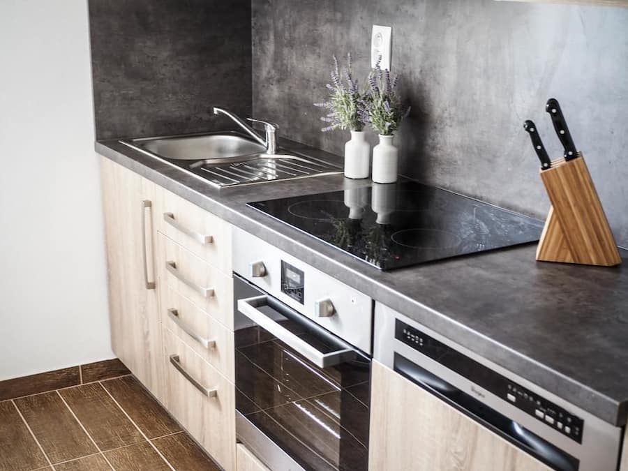 Suíte clássica ( 3) | Cozinha privada | Geladeira grande, micro-ondas, cooktop, cafeteira/chaleira