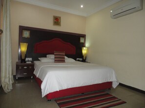 1 habitación, ropa de cama de alta calidad y escritorio 