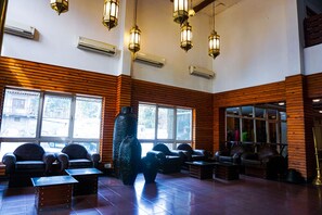 Coin salon dans le hall