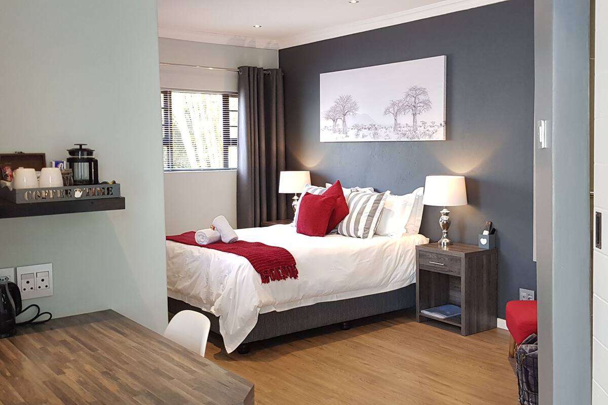 Executive tweepersoonskamer (The Executive Suite) | Luxe beddengoed, een bureau, een laptopwerkplek
