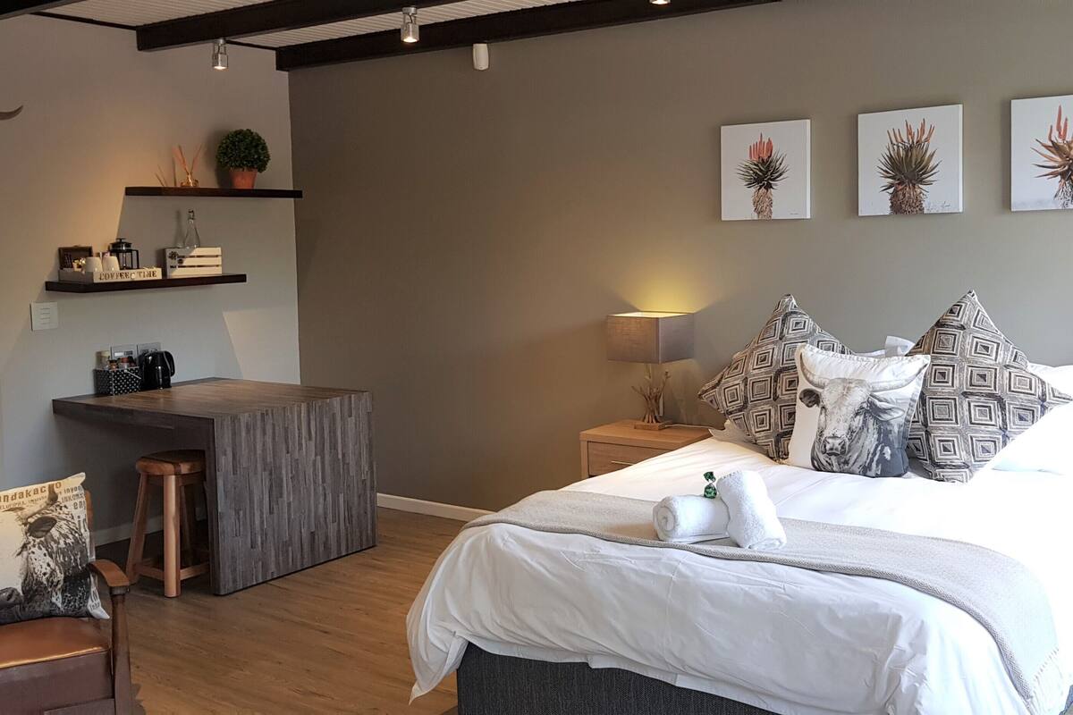 Executive Double Room (The Nguni) | Peralatan tempat tidur premium, dihias secara berasingan