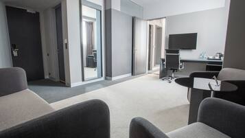 Suite | Ruang keluarga | TV LED