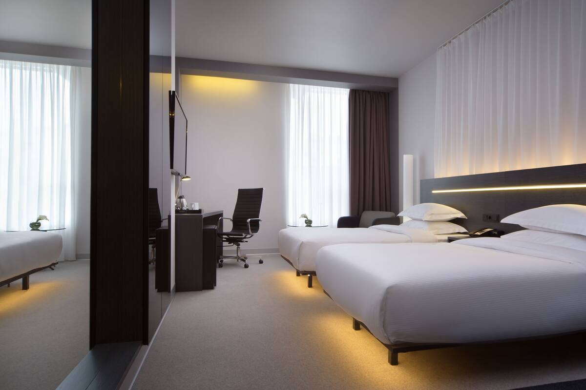 Business Twin Room | Peralatan tempat tidur premium, gebar bulu kapas, bar mini